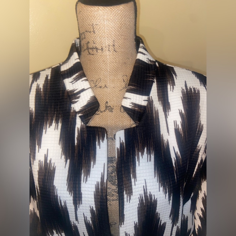 Tahari Long Blazer Sz 22 with Pockets - Picture 5 of 5